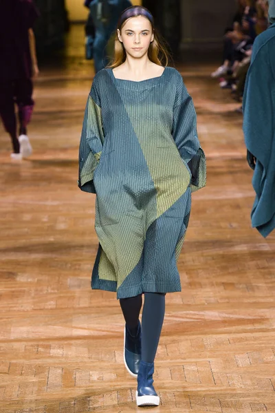 Look 7